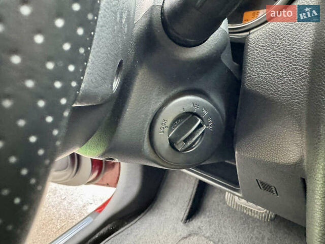 Красный Ниссан Тиида, объемом двигателя 1.6 л и пробегом 100 тыс. км за 6500 $, фото 48 на Automoto.ua