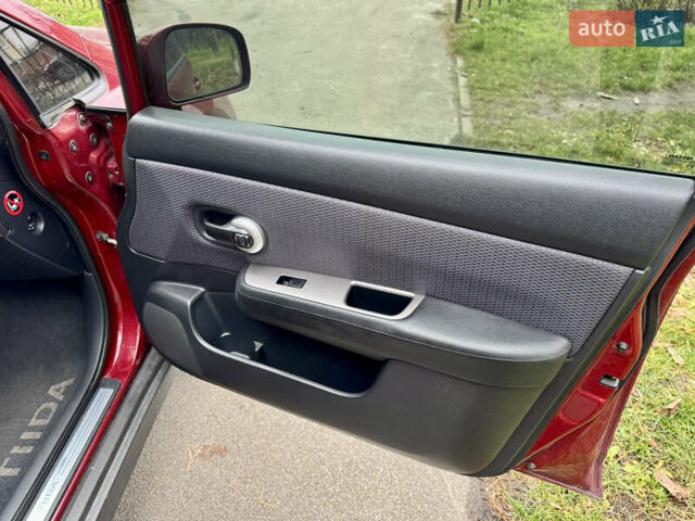 Красный Ниссан Тиида, объемом двигателя 1.6 л и пробегом 100 тыс. км за 6500 $, фото 32 на Automoto.ua
