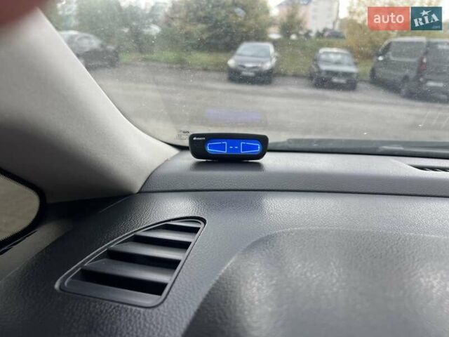 Красный Ниссан Тиида, объемом двигателя 1.6 л и пробегом 100 тыс. км за 6500 $, фото 13 на Automoto.ua