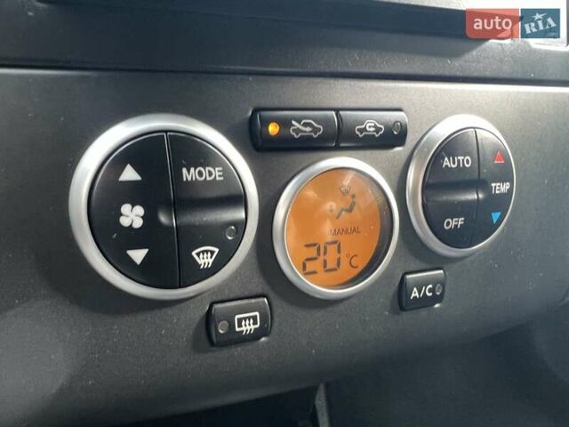 Красный Ниссан Тиида, объемом двигателя 1.6 л и пробегом 100 тыс. км за 6500 $, фото 10 на Automoto.ua