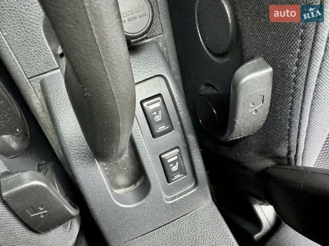 Красный Ниссан Тиида, объемом двигателя 1.6 л и пробегом 100 тыс. км за 6500 $, фото 11 на Automoto.ua