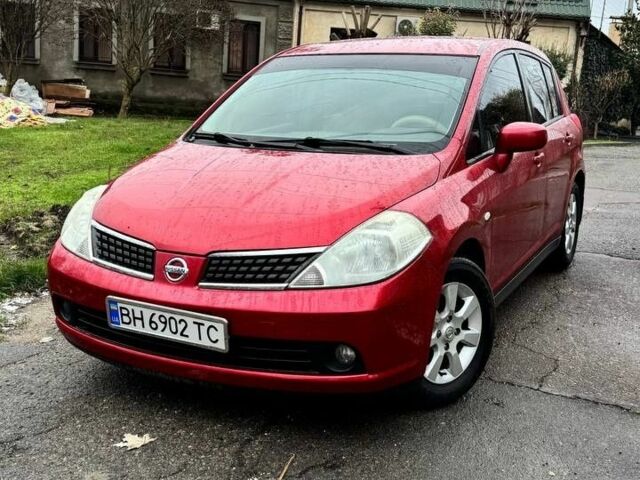 Красный Ниссан Тиида, объемом двигателя 1.6 л и пробегом 160 тыс. км за 6600 $, фото 1 на Automoto.ua