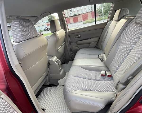 Красный Ниссан Тиида, объемом двигателя 1.6 л и пробегом 232 тыс. км за 5500 $, фото 4 на Automoto.ua