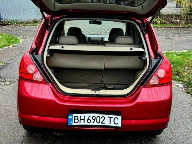 Красный Ниссан Тиида, объемом двигателя 1.6 л и пробегом 160 тыс. км за 6600 $, фото 3 на Automoto.ua