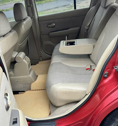 Красный Ниссан Тиида, объемом двигателя 1.6 л и пробегом 160 тыс. км за 6550 $, фото 4 на Automoto.ua