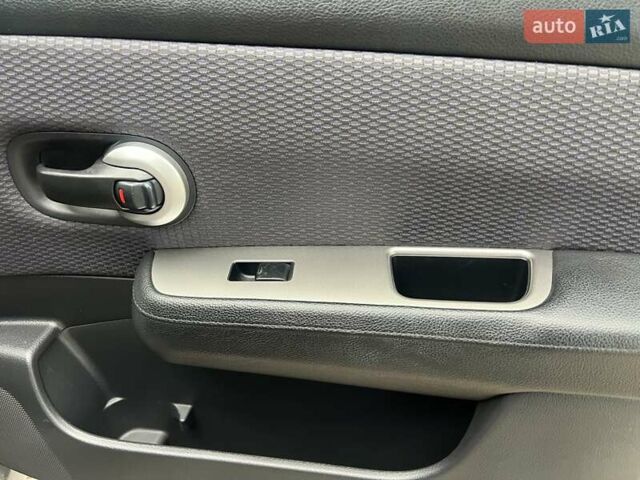 Красный Ниссан Тиида, объемом двигателя 1.6 л и пробегом 100 тыс. км за 6500 $, фото 24 на Automoto.ua