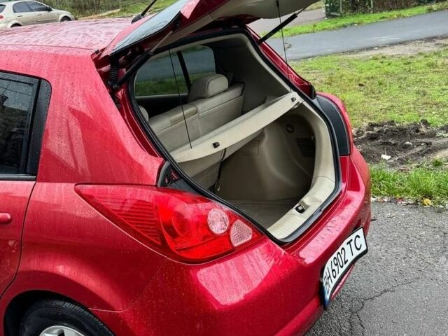 Красный Ниссан Тиида, объемом двигателя 1.6 л и пробегом 160 тыс. км за 6600 $, фото 4 на Automoto.ua