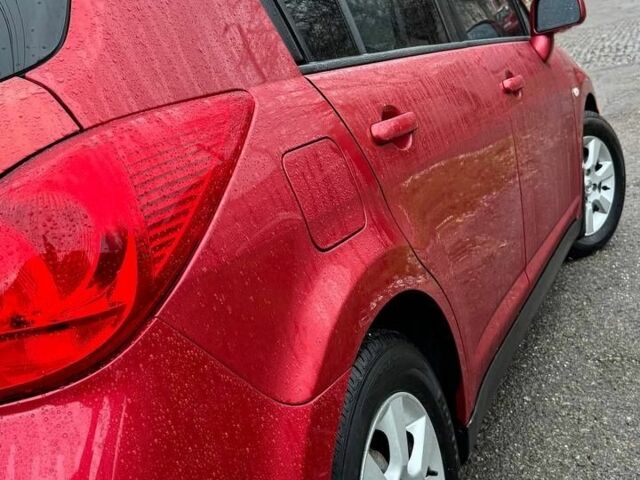 Красный Ниссан Тиида, объемом двигателя 1.6 л и пробегом 160 тыс. км за 6600 $, фото 7 на Automoto.ua