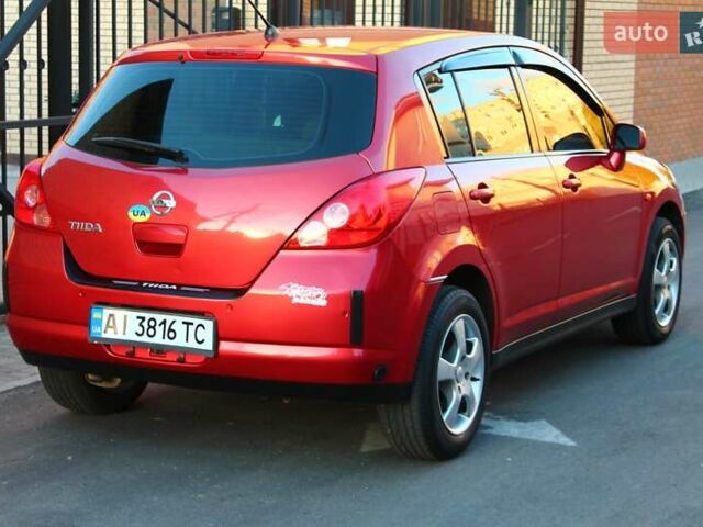 Красный Ниссан Тиида, объемом двигателя 1.6 л и пробегом 180 тыс. км за 5999 $, фото 11 на Automoto.ua