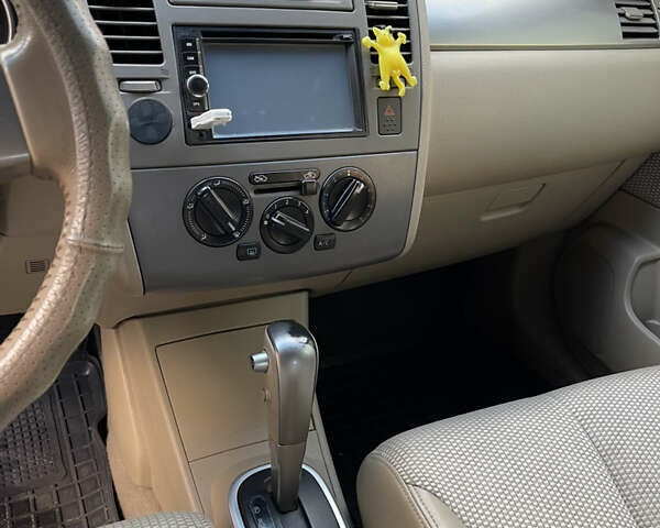 Червоний Ніссан Тііда, об'ємом двигуна 1.6 л та пробігом 147 тис. км за 5000 $, фото 7 на Automoto.ua