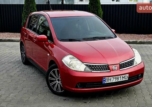 Красный Ниссан Тиида, объемом двигателя 1.6 л и пробегом 149 тыс. км за 5700 $, фото 5 на Automoto.ua