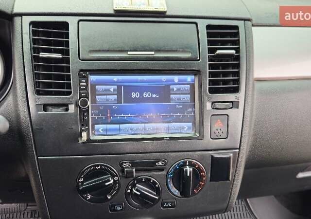 Красный Ниссан Тиида, объемом двигателя 1.6 л и пробегом 149 тыс. км за 5700 $, фото 17 на Automoto.ua