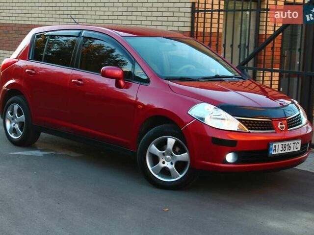 Красный Ниссан Тиида, объемом двигателя 1.6 л и пробегом 180 тыс. км за 5999 $, фото 1 на Automoto.ua