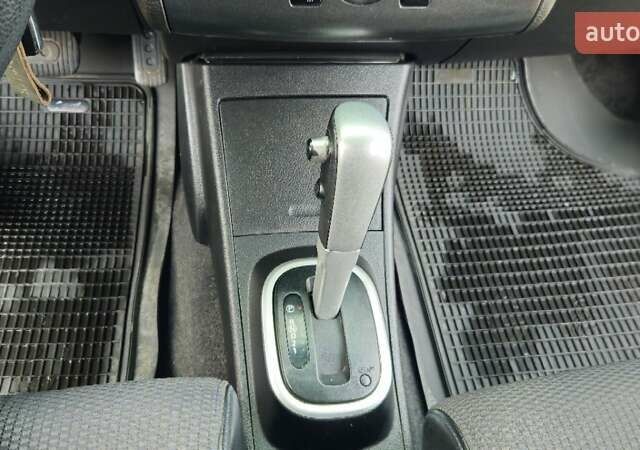 Красный Ниссан Тиида, объемом двигателя 1.6 л и пробегом 149 тыс. км за 5700 $, фото 20 на Automoto.ua