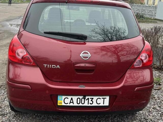 Красный Ниссан Тиида, объемом двигателя 1.6 л и пробегом 145 тыс. км за 5387 $, фото 11 на Automoto.ua