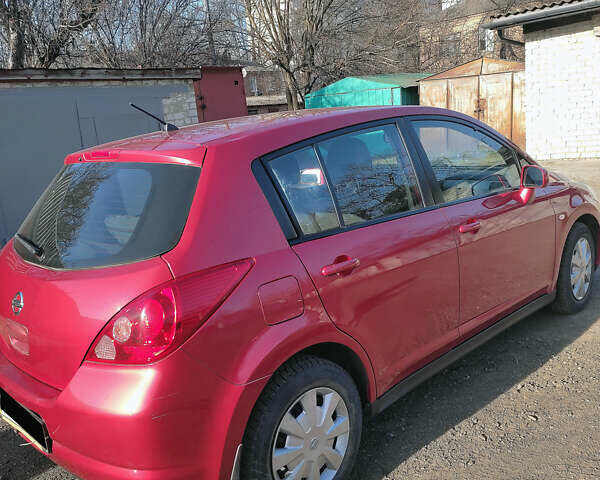 Красный Ниссан Тиида, объемом двигателя 1.6 л и пробегом 83 тыс. км за 7900 $, фото 1 на Automoto.ua