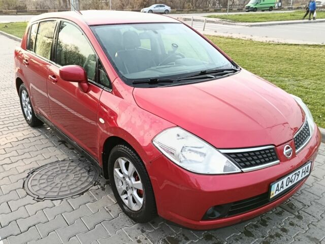 Червоний Ніссан Тііда, об'ємом двигуна 1.6 л та пробігом 213 тис. км за 6000 $, фото 1 на Automoto.ua