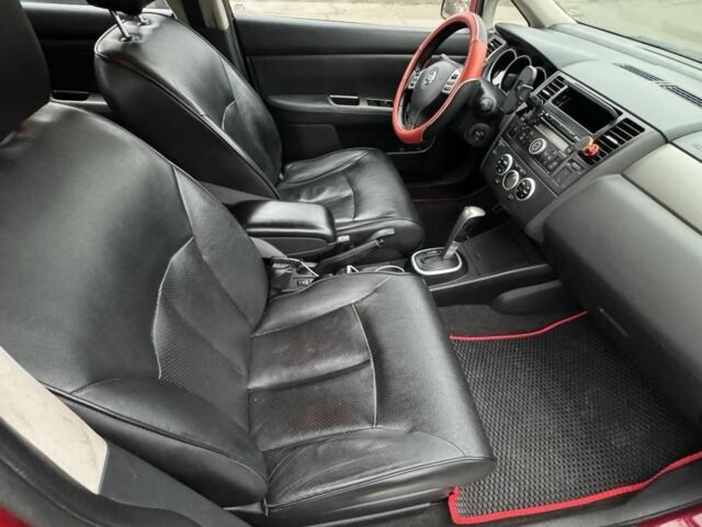 Красный Ниссан Тиида, объемом двигателя 1.6 л и пробегом 145 тыс. км за 5387 $, фото 15 на Automoto.ua