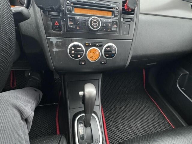 Красный Ниссан Тиида, объемом двигателя 1.6 л и пробегом 145 тыс. км за 5387 $, фото 18 на Automoto.ua