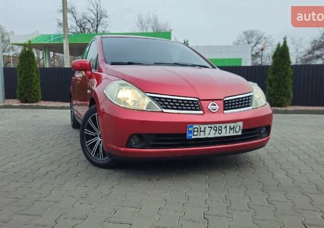 Красный Ниссан Тиида, объемом двигателя 1.6 л и пробегом 149 тыс. км за 5700 $, фото 3 на Automoto.ua