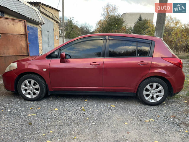 Червоний Ніссан Тііда, об'ємом двигуна 1.6 л та пробігом 147 тис. км за 5000 $, фото 2 на Automoto.ua