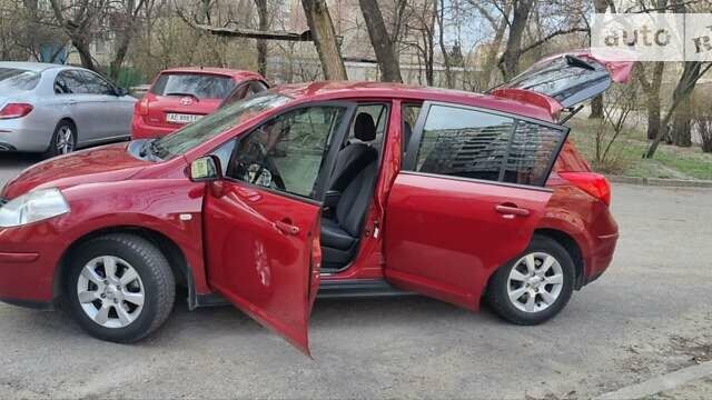 Червоний Ніссан Тііда, об'ємом двигуна 1.6 л та пробігом 218 тис. км за 5650 $, фото 5 на Automoto.ua