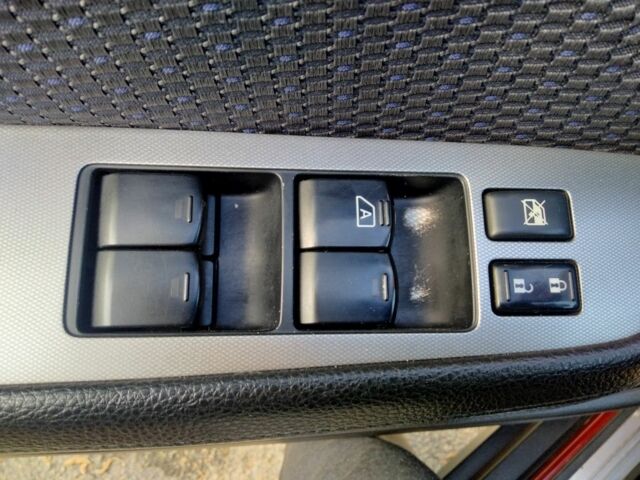 Красный Ниссан Тиида, объемом двигателя 1.6 л и пробегом 170 тыс. км за 5600 $, фото 11 на Automoto.ua