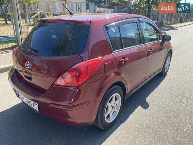 Красный Ниссан Тиида, объемом двигателя 1.8 л и пробегом 175 тыс. км за 5600 $, фото 5 на Automoto.ua