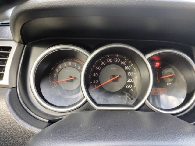 Красный Ниссан Тиида, объемом двигателя 1.6 л и пробегом 170 тыс. км за 5600 $, фото 6 на Automoto.ua