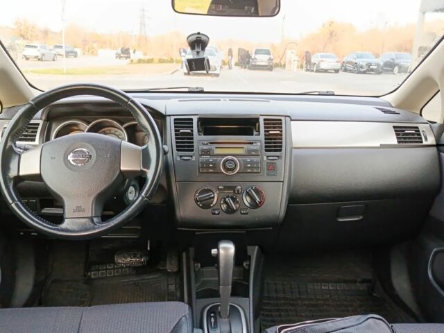 Червоний Ніссан Тііда, об'ємом двигуна 1.6 л та пробігом 213 тис. км за 6000 $, фото 3 на Automoto.ua