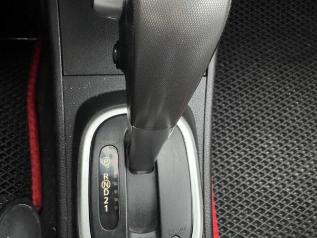 Красный Ниссан Тиида, объемом двигателя 1.6 л и пробегом 145 тыс. км за 5387 $, фото 7 на Automoto.ua