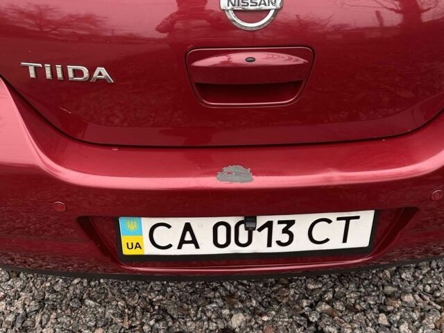 Красный Ниссан Тиида, объемом двигателя 1.6 л и пробегом 145 тыс. км за 5387 $, фото 12 на Automoto.ua