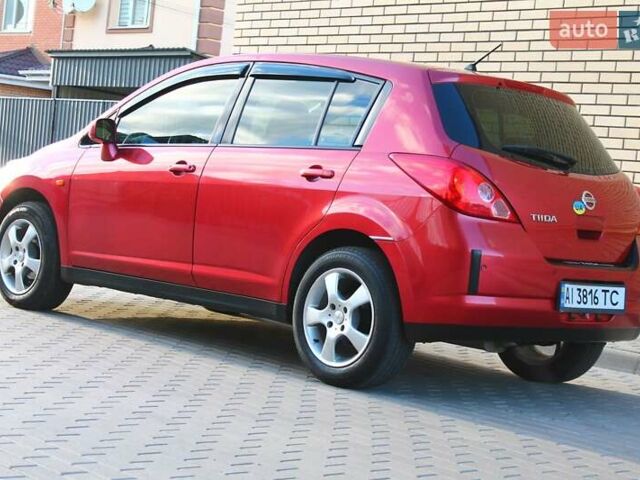Красный Ниссан Тиида, объемом двигателя 1.6 л и пробегом 180 тыс. км за 5999 $, фото 2 на Automoto.ua