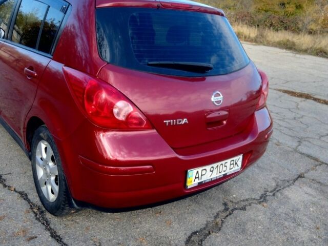 Красный Ниссан Тиида, объемом двигателя 1.6 л и пробегом 170 тыс. км за 5600 $, фото 2 на Automoto.ua