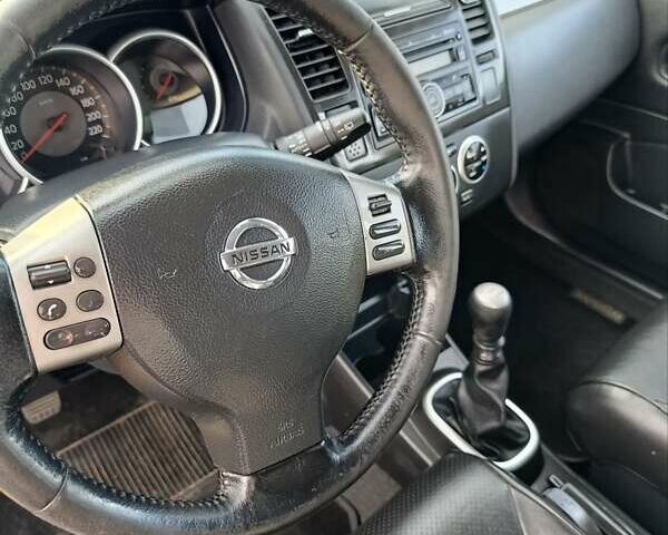 Красный Ниссан Тиида, объемом двигателя 1.8 л и пробегом 175 тыс. км за 5600 $, фото 4 на Automoto.ua