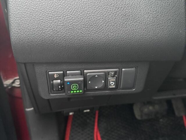 Красный Ниссан Тиида, объемом двигателя 1.6 л и пробегом 145 тыс. км за 5387 $, фото 4 на Automoto.ua