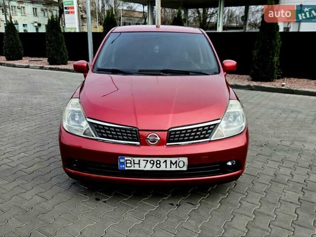 Красный Ниссан Тиида, объемом двигателя 1.6 л и пробегом 149 тыс. км за 5700 $, фото 1 на Automoto.ua