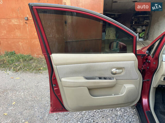 Червоний Ніссан Тііда, об'ємом двигуна 1.6 л та пробігом 147 тис. км за 5000 $, фото 4 на Automoto.ua