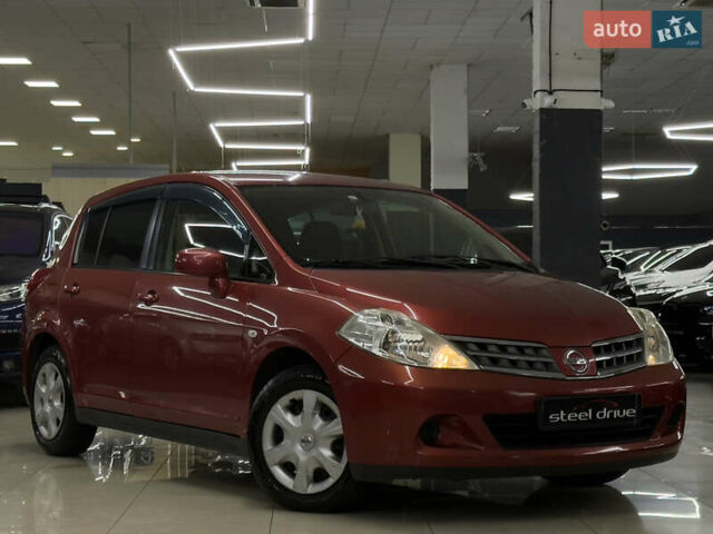 Красный Ниссан Тиида, объемом двигателя 1.5 л и пробегом 68 тыс. км за 7599 $, фото 4 на Automoto.ua