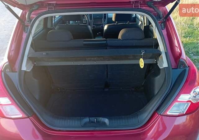 Красный Ниссан Тиида, объемом двигателя 1.5 л и пробегом 59 тыс. км за 7500 $, фото 7 на Automoto.ua