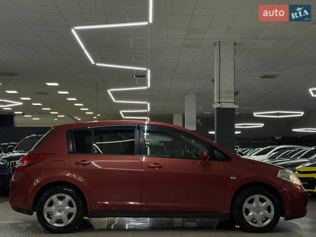 Красный Ниссан Тиида, объемом двигателя 1.5 л и пробегом 68 тыс. км за 7599 $, фото 6 на Automoto.ua
