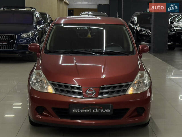 Красный Ниссан Тиида, объемом двигателя 1.5 л и пробегом 68 тыс. км за 7599 $, фото 3 на Automoto.ua