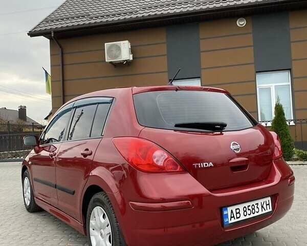 Красный Ниссан Тиида, объемом двигателя 1.6 л и пробегом 59 тыс. км за 9900 $, фото 1 на Automoto.ua