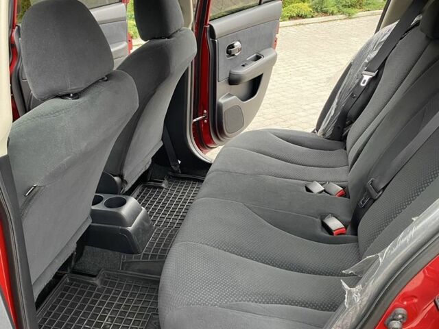 Красный Ниссан Тиида, объемом двигателя 1.6 л и пробегом 59 тыс. км за 9900 $, фото 3 на Automoto.ua