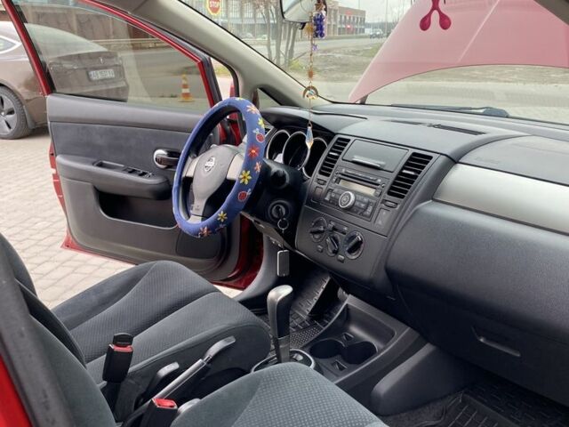 Красный Ниссан Тиида, объемом двигателя 1.6 л и пробегом 59 тыс. км за 9900 $, фото 4 на Automoto.ua