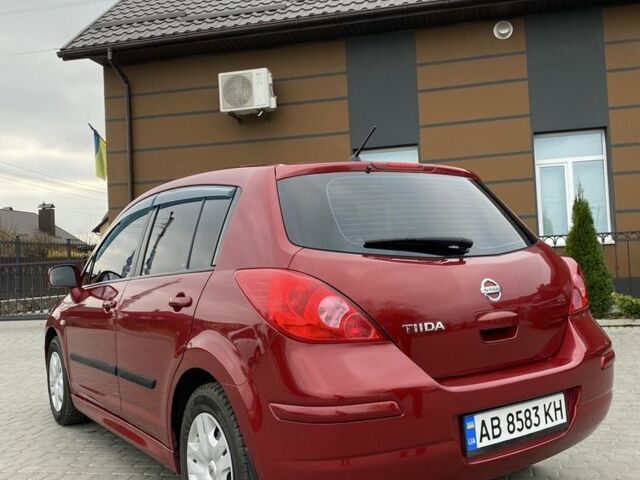 Красный Ниссан Тиида, объемом двигателя 1.6 л и пробегом 59 тыс. км за 9900 $, фото 2 на Automoto.ua