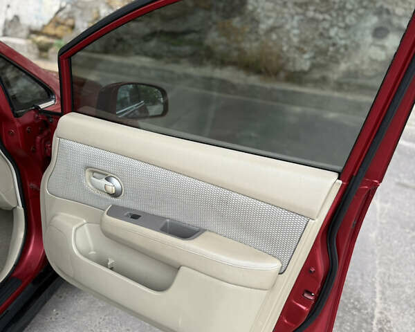 Красный Ниссан Тиида, объемом двигателя 1.6 л и пробегом 227 тыс. км за 5900 $, фото 12 на Automoto.ua