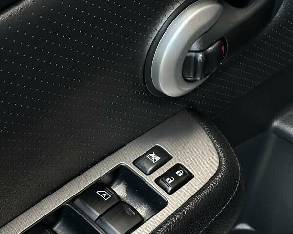 Красный Ниссан Тиида, объемом двигателя 1.6 л и пробегом 193 тыс. км за 7550 $, фото 12 на Automoto.ua