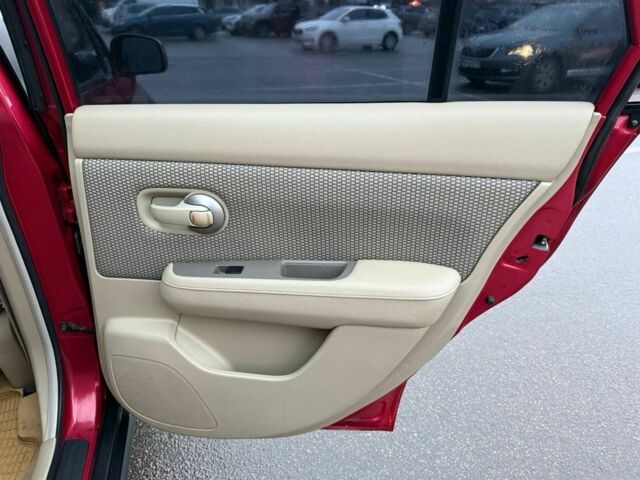 Красный Ниссан Тиида, объемом двигателя 1.6 л и пробегом 118 тыс. км за 5850 $, фото 16 на Automoto.ua