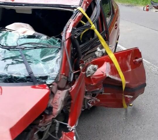 Красный Ниссан Тиида, объемом двигателя 1.6 л и пробегом 94 тыс. км за 3500 $, фото 11 на Automoto.ua